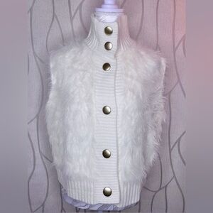 🎀🌷 White Soft Fuzzy Faux Fur Button Up Sweater Vest 🌷🎀 NWT One Size